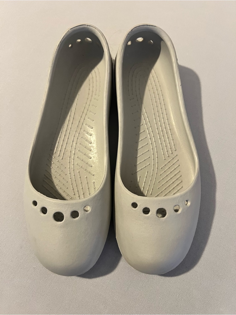 CROCS Slip-On Ballet Flats in Gray | Women's size 9